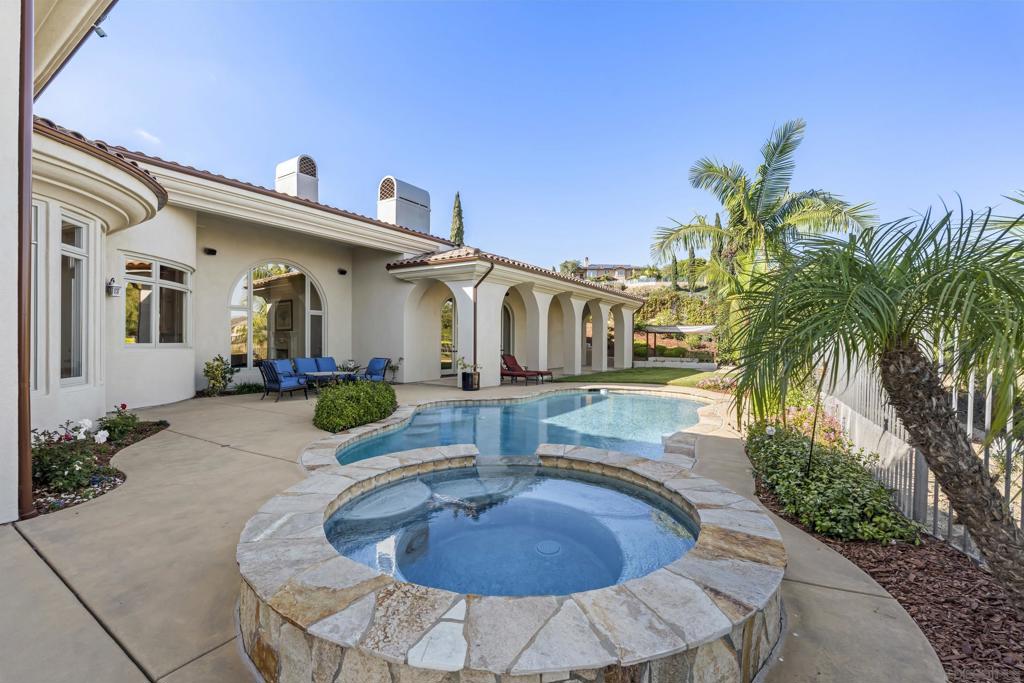 7020 El Fuerte St - photo 16
