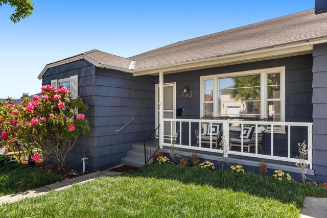 753 Cypress Avenue, San Bruno CA: https://media.crmls.org/mediaz/506a7513-634d-4048-b937-e58ef42400fd.jpg