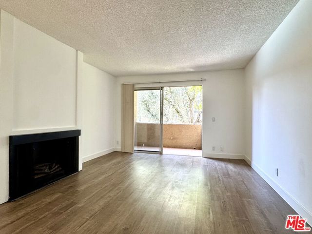 15425 Sherman Way, Van Nuys CA: https://media.crmls.org/mediaz/506a957a-3b68-4b54-81fd-2c3932a432de.jpg