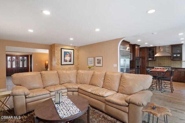 3294 Sierra Drive, Westlake Village CA: https://media.crmls.org/mediaz/506a9de1-c44c-4ca0-8510-e8a524118609.jpg
