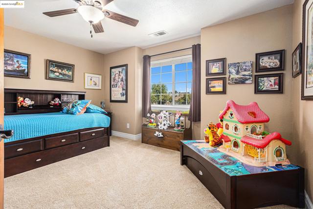 15 Madeira Ct, Oakley CA: https://media.crmls.org/mediaz/506ae0e5-4862-4bdf-a4d3-d0013b172580.jpg