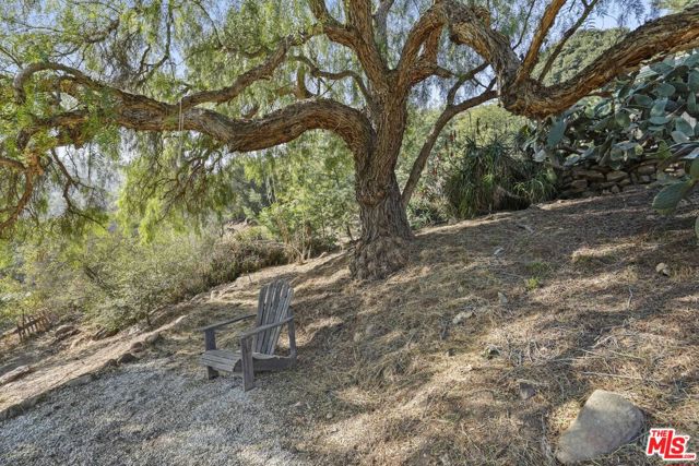 809 Basin Drive, Topanga CA: https://media.crmls.org/mediaz/506b2eba-7374-4a57-ac8b-982a7f7ba7f6.jpg