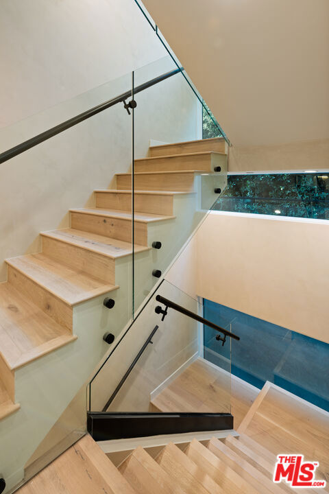 615 23rd Street, Santa Monica CA: https://media.crmls.org/mediaz/506b351c-e33a-4279-959a-9f8cc0c5e9a0.jpg