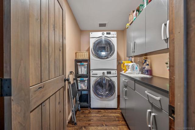 530 CREEKSIDE LN, Big Bear CA: https://media.crmls.org/mediaz/506b467f-ab94-454c-93fc-165082f7d9bc.jpg