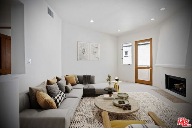 15500 W Sunset Boulevard, Pacific Palisades CA: https://media.crmls.org/mediaz/506b651f-c545-4457-909b-6beddb02d599.jpg