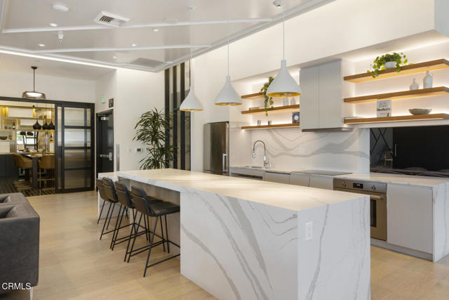 400 S Broadway, Los Angeles CA: https://media.crmls.org/mediaz/506bdd78-32d7-4adf-b3b4-c941dc3f38b8.jpg