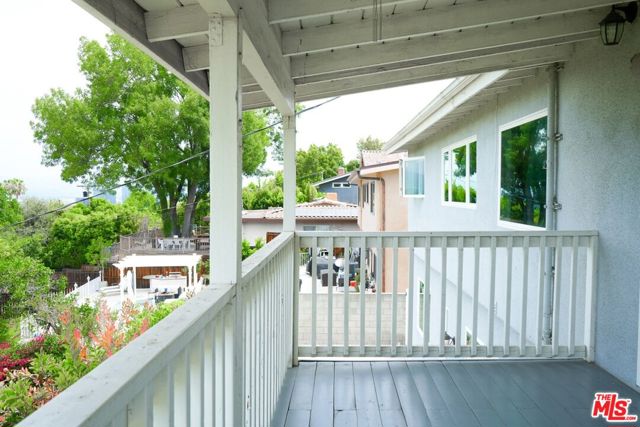 22224 Cass Avenue, Woodland Hills CA: https://media.crmls.org/mediaz/506c79fb-31aa-4021-8b00-d777b738bd61.jpg