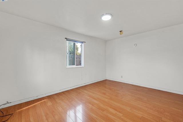 1250 147th Ave, San Leandro CA: https://media.crmls.org/mediaz/506d9675-02d5-4ee3-ba3a-97b105c1f90d.jpg