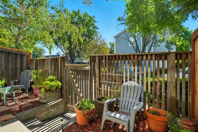 3090 Woods Circle, Davis CA: https://media.crmls.org/mediaz/506dbcaf-7c03-4c7b-8f46-4f3b4130c2be.jpg