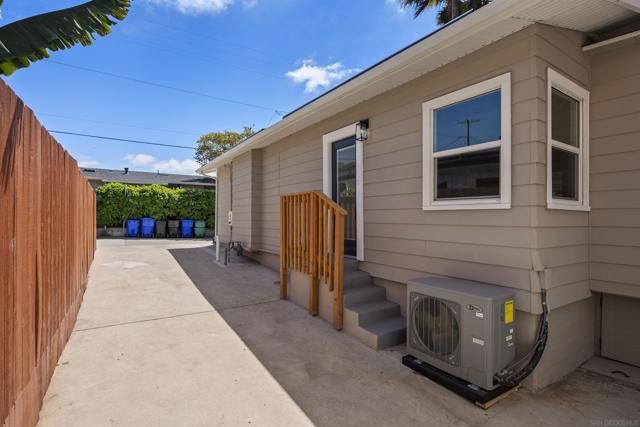 3675 Herbert St, San Diego CA: https://media.crmls.org/mediaz/506e07d7-4204-4e80-a3c9-1383ddc30579.jpg