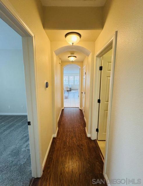 1355 Sky Ridge Ct, San Marcos CA: https://media.crmls.org/mediaz/506e22b8-d93c-43dc-83df-7e1098d83c6e.jpg