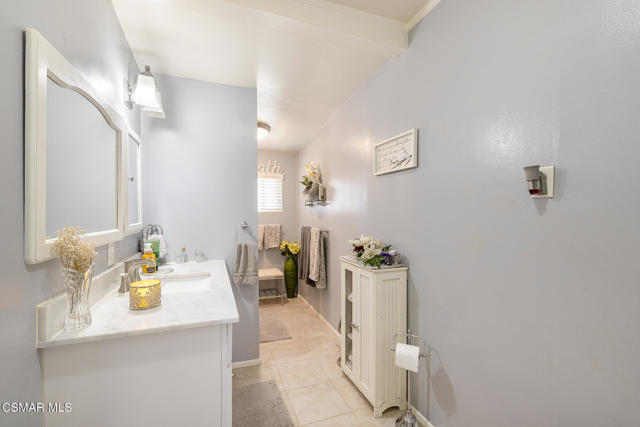 5356 Chesebro Road, Agoura Hills CA: https://media.crmls.org/mediaz/506e5b80-321e-4d46-899e-5a2c7413571b.jpg