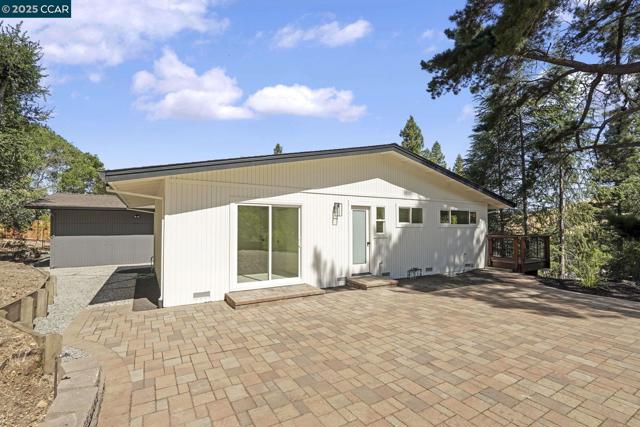 3233 Lucas Circle, Lafayette CA: https://media.crmls.org/mediaz/506ea0ee-9c78-4c19-a8d4-08b805ec7e78.jpg