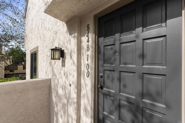 Detail Gallery Image 2 of 46 For 8448 via Sonoma #100,  La Jolla,  CA 92037 - 2 Beds | 1/1 Baths