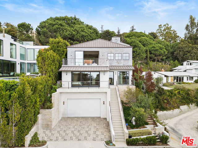 1324 Monument Street, Pacific Palisades CA: https://media.crmls.org/mediaz/506f70bc-30ef-4708-bb64-dee1aac93f4a.jpg
