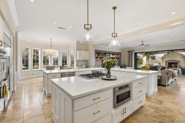 6152 Avenida Del Duque, Rancho Santa Fe CA: https://media.crmls.org/mediaz/506fe1fc-76b0-4bef-8448-13f1554485dd.jpg