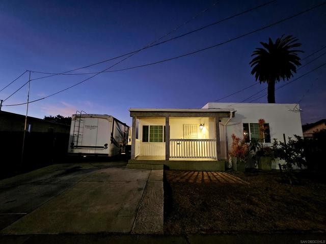 425 E 16Th St, National City CA: https://media.crmls.org/mediaz/50700e78-a3f8-47bc-9986-f0a840b2c039.jpg
