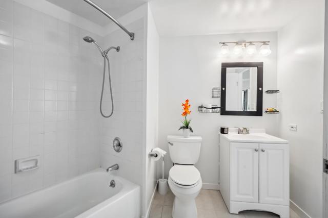 6363 Christie Avenue, Emeryville CA: https://media.crmls.org/mediaz/5070752e-305d-417c-9e4f-d9b29f6db65e.jpg