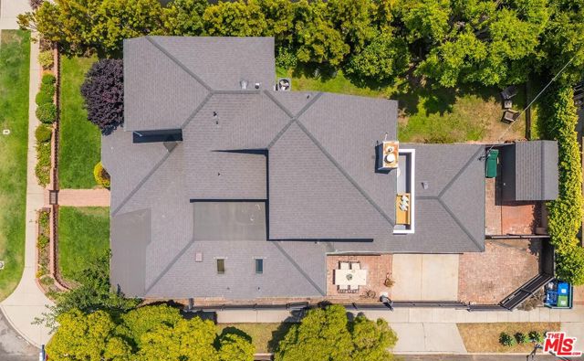 3201 Maplewood Avenue, Los Angeles CA: https://media.crmls.org/mediaz/507083a2-ac1c-45e2-8b8c-3dd434164fa2.jpg