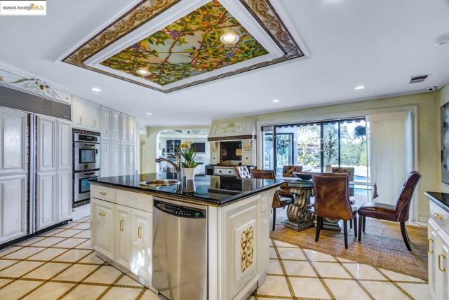 4146 Canyon Rd, Lafayette CA: https://media.crmls.org/mediaz/50708c6f-90b2-44db-b4d3-9d2a6bdf0ae1.jpg