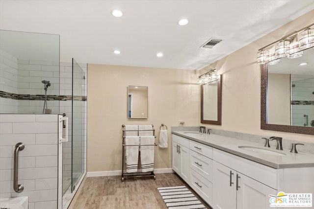 34 Camino Arroyo Place, Palm Desert CA: https://media.crmls.org/mediaz/50714391-fb1b-4f4d-b152-b849257046ce.jpg