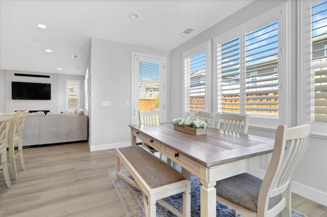 277 Skyview Drive, Marina CA: https://media.crmls.org/mediaz/5071fea4-4c3c-4715-a812-ecf0a15b4118.jpg