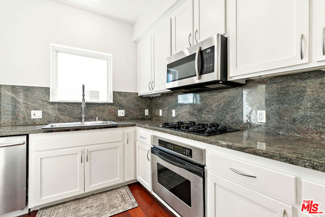 1020 Hilldale Avenue, West Hollywood CA: https://media.crmls.org/mediaz/5072796a-4b56-4bdb-822f-f19f1b19a671.jpg