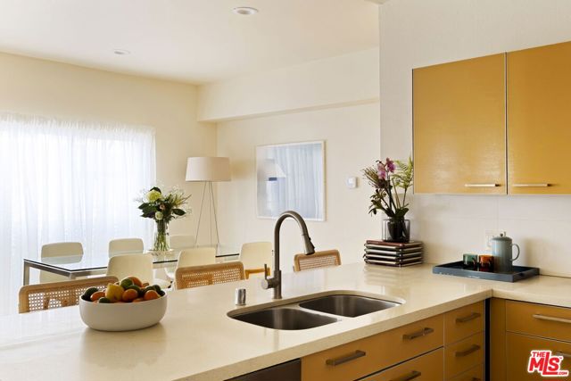 1717 Malcolm Avenue, Los Angeles CA: https://media.crmls.org/mediaz/50735350-2242-4af2-96ee-baf4227559a1.jpg