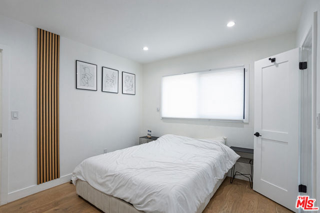 6610 Farralone Avenue, Woodland Hills CA: https://media.crmls.org/mediaz/5073f1e1-54c7-440a-aec5-1c1edbc5173a.jpg