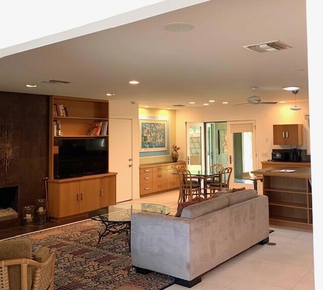 3045 N Cerritos Road, Palm Springs CA: https://media.crmls.org/mediaz/50748bb1-2762-4b0b-a5e4-f10ba462c754.jpg