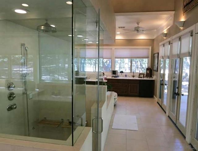 45455 Lorenz Ln, Temecula CA: https://media.crmls.org/mediaz/5074d054-2ab8-4ed9-b0ff-c6a45e12f832.jpg