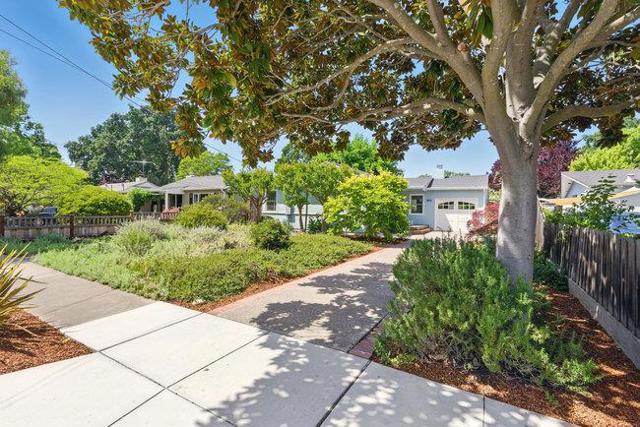 843 15th Avenue, Menlo Park CA: https://media.crmls.org/mediaz/50751a5c-9169-48b5-9f8f-ad0e0c9fba3a.jpg