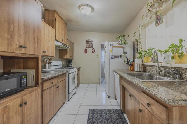 682 Valley Village Dr, El Cajon, California 92021, 3 Bedrooms Bedrooms, ,2 BathroomsBathrooms,Single Family Residence,For Sale,Valley Village Dr,250038251SD