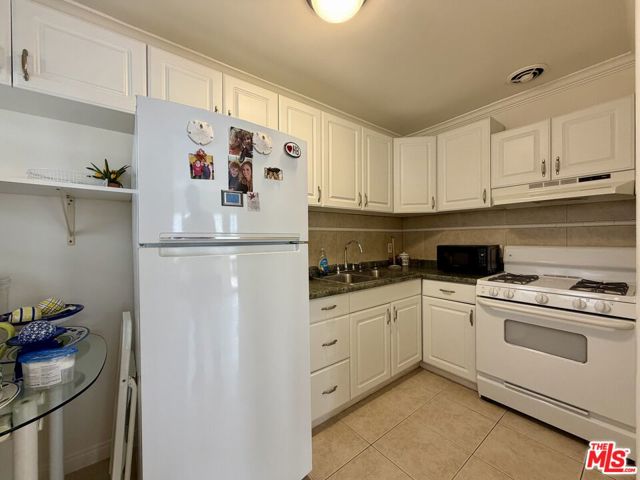 71 19th Street, Hermosa Beach, California 90254, 0 ,Residential Income,For Sale,19th,0,26853499