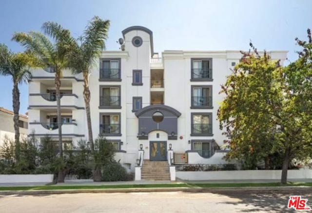 1621 Barry Ave #3, Los Angeles, CA 90025