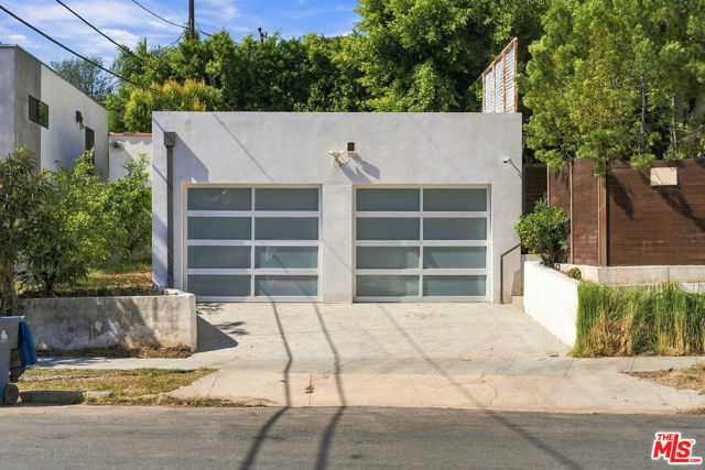 10844 Rochester Avenue photo 39