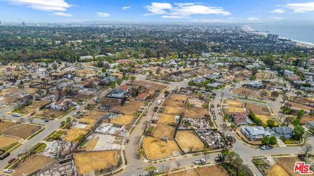 741 Chapala Drive, Pacific Palisades CA: https://media.crmls.org/mediaz/50774084-5520-4e9e-82e3-cb3ca32498c6.jpg