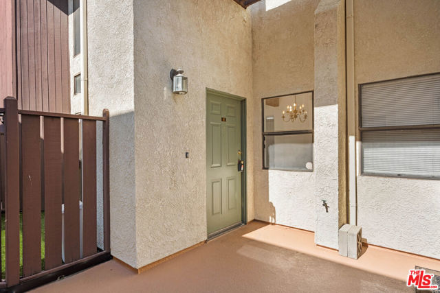 6323 Reseda Boulevard, Tarzana CA: https://media.crmls.org/mediaz/50774236-50f7-4bda-988f-eacd550a8284.jpg