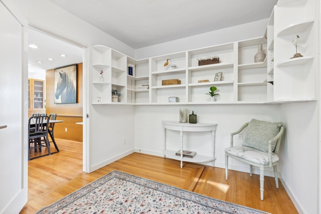 28 Marina Court Dr, San Rafael CA: https://media.crmls.org/mediaz/50775cac-11ec-4838-a31f-d52e7d6bae89.jpg