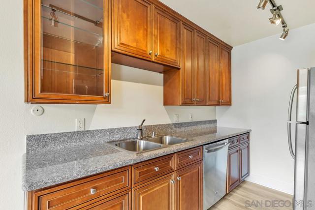 8640 Via Mallorca, La Jolla CA: https://media.crmls.org/mediaz/5077678d-d6eb-4c95-abab-9613568cfad6.jpg