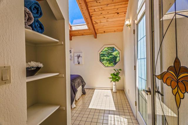 135 Seabreeze Place, Aptos CA: https://media.crmls.org/mediaz/5077aae3-8cb3-4294-b85c-3121941025de.jpg