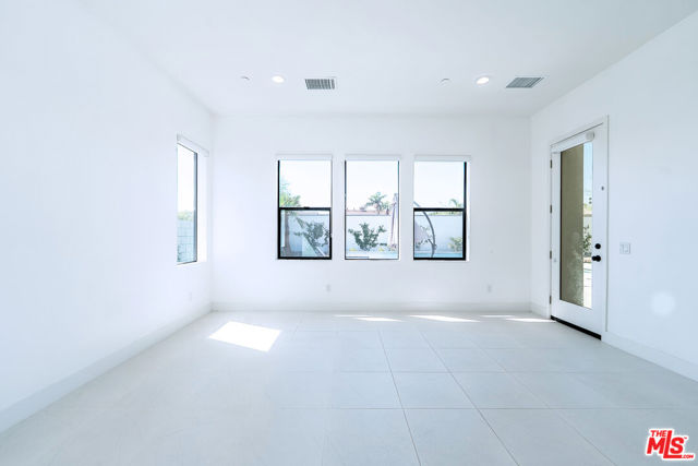 75601 Montage, Palm Desert CA: https://media.crmls.org/mediaz/5077e7c9-1640-4b82-b9c6-b80c226f0aeb.jpg