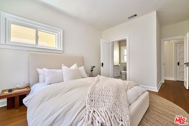 322 S Kingsley Drive, Los Angeles CA: https://media.crmls.org/mediaz/50782b83-ebd0-4046-8040-52e4b7df9fb4.jpg
