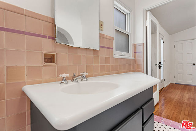 931 S Ogden Drive, Los Angeles CA: https://media.crmls.org/mediaz/50784554-7121-4b41-ba7a-2a4f06385384.jpg