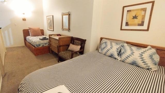 3535 Lake Tahoe Blvd, South Lake Tahoe CA: https://media.crmls.org/mediaz/507854da-014e-472d-adbd-8bf9a32ac374.jpg