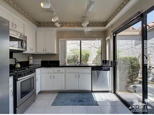 2366 E Miramonte Circle, Palm Springs CA: https://media.crmls.org/mediaz/50789601-e015-4249-b70e-0c3b7239c07d.jpg