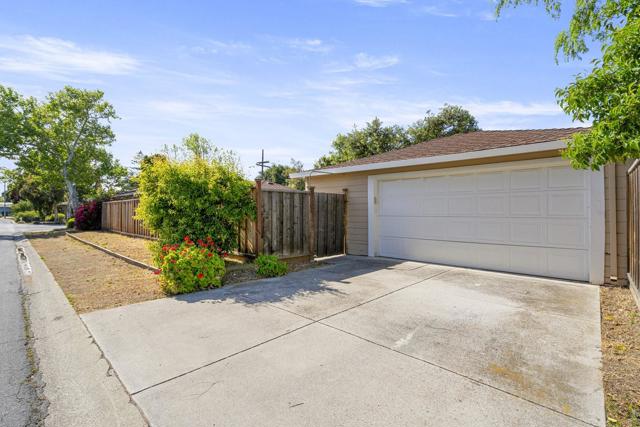 1394 Pauline Drive, Sunnyvale CA: https://media.crmls.org/mediaz/5078c29c-2604-4a29-9bc9-d9851bce6aef.jpg