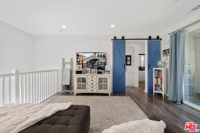 21990 Moveo Drive, Santa Clarita CA: https://media.crmls.org/mediaz/50790948-83c4-4ff1-86d7-5de6e4f2b9b8.jpg