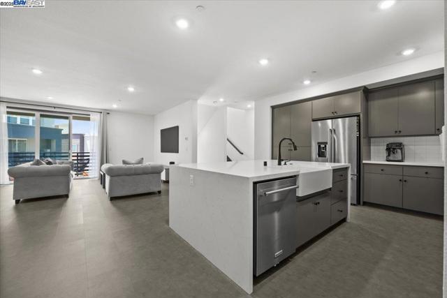 5483 Melissa Ln, Dublin CA: https://media.crmls.org/mediaz/507ae119-a5fd-43c9-ac76-a2fdb88fcf03.jpg