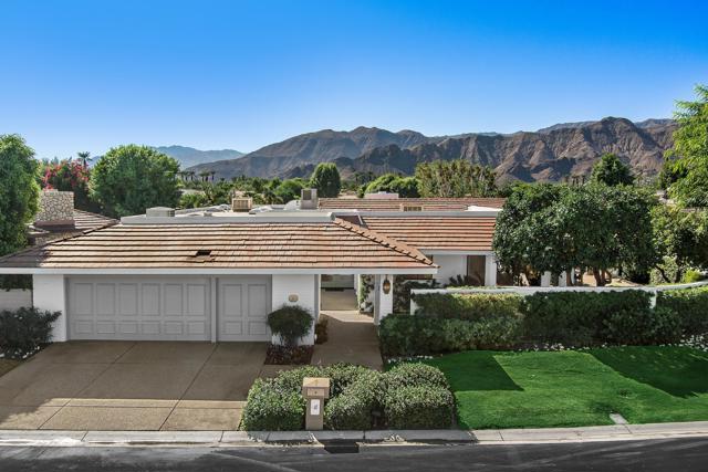 11 Sussex Court, Rancho Mirage CA: https://media.crmls.org/mediaz/507b8212-da24-441d-8c83-ac06cea370d6.jpg